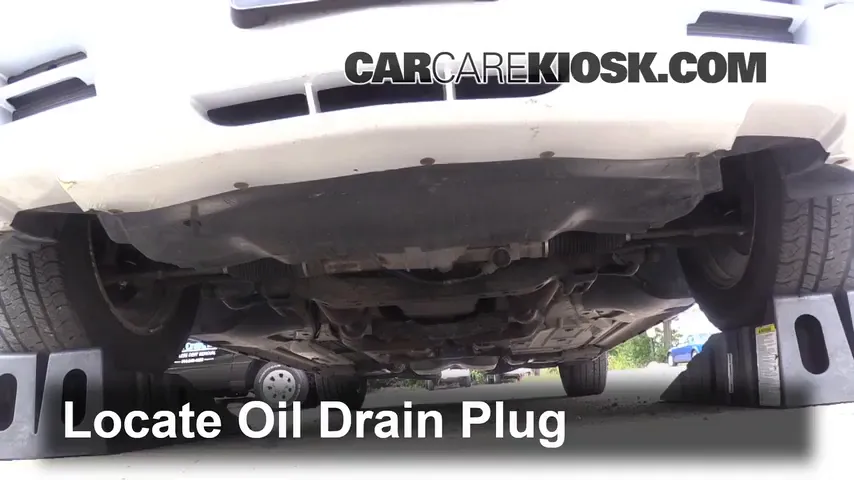 2005 Chrysler 300 C 5.7L V8 Oil Change Oil and Oil Filter